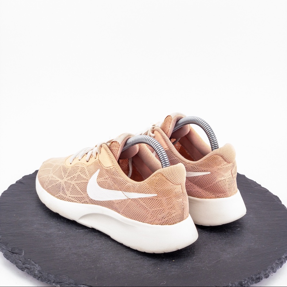 Nike Tanjun SE Womens Shoes Size 8 - Picture 3 of 8